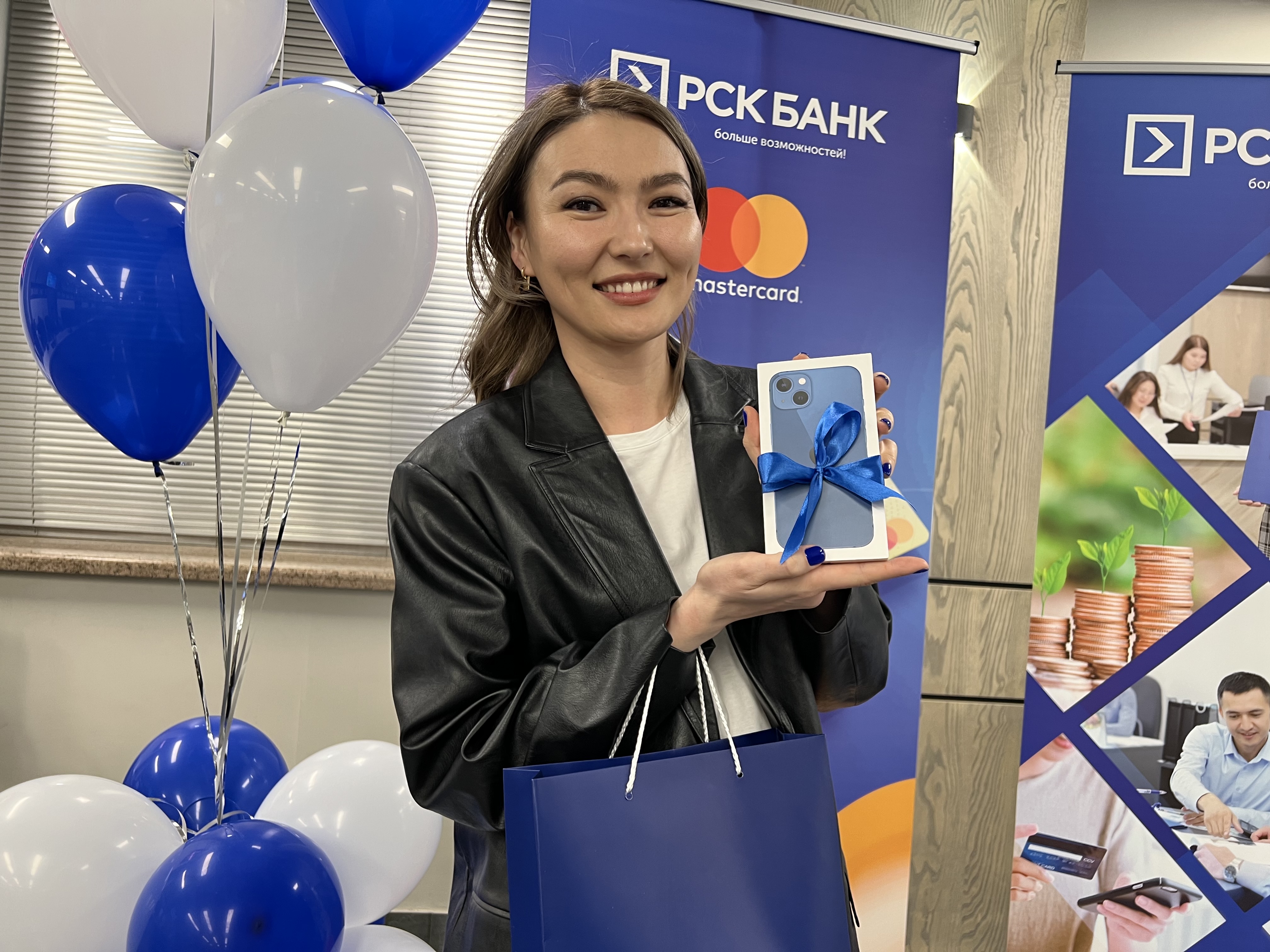 "РСК Банктан Mastercard картасы менен бактылуу которуу" акциясынын жеңүүчүлөрүнө IPHONE13 тапшырылды!